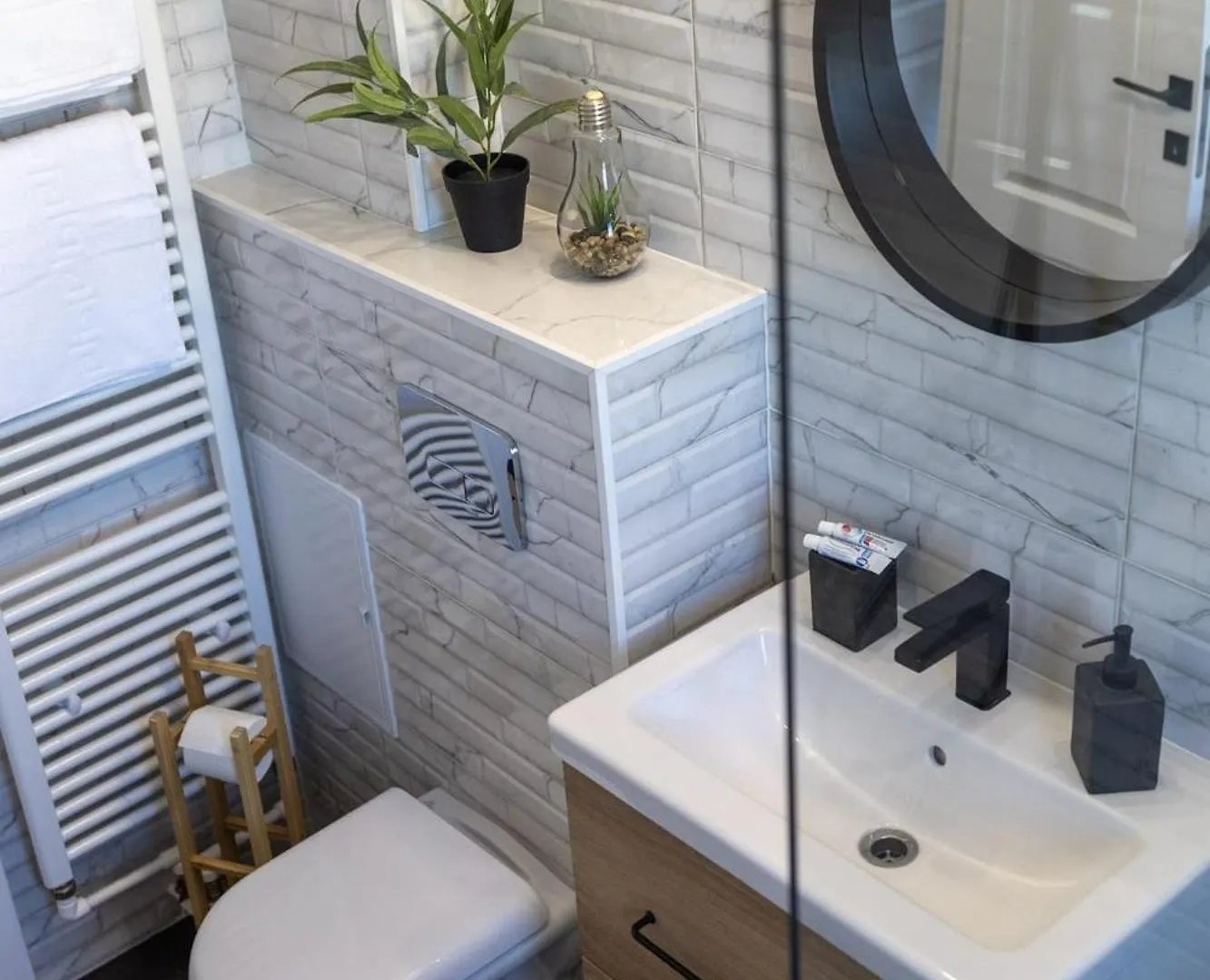 Downtown Forest Boutique Bucharest Apartment